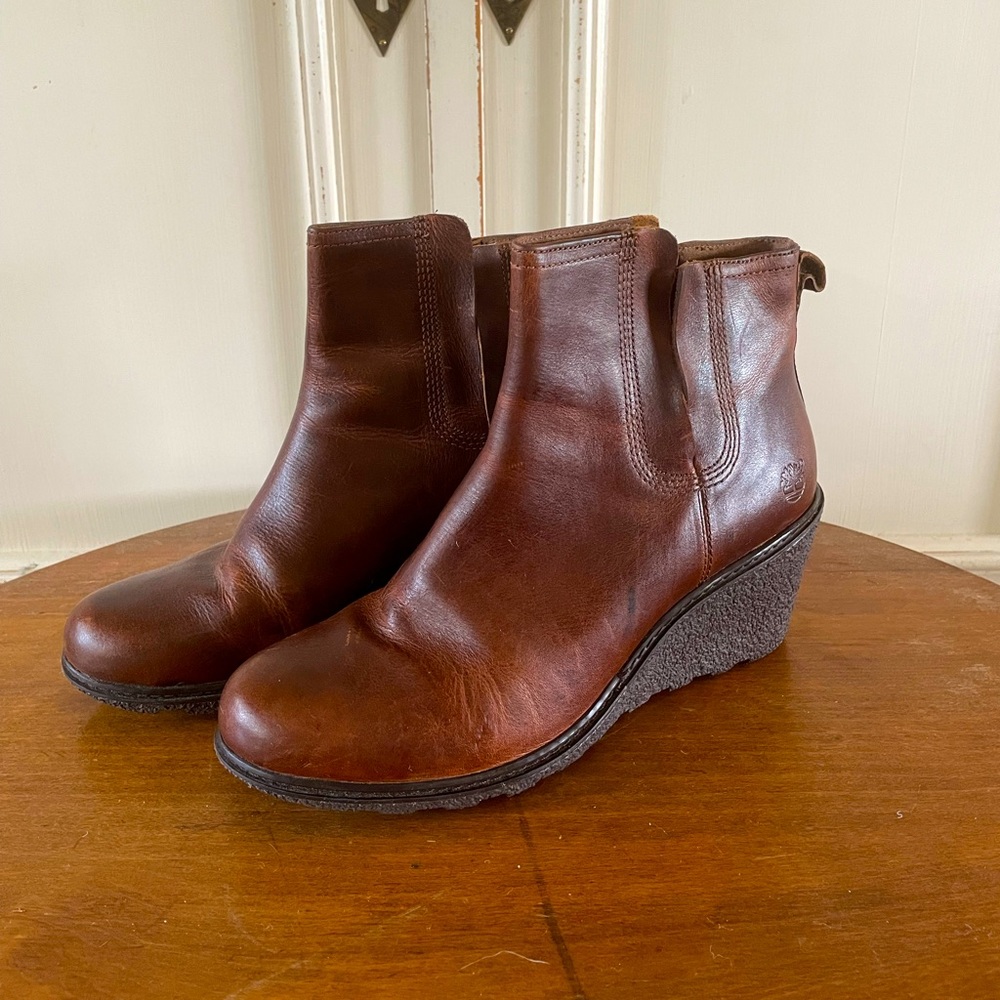 LIKE NEW Timberland sz9 leather wedge booties